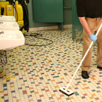 Floor / wall cleaning